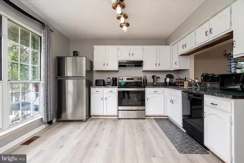 3406 Marble Arch Dr, Pasadena, MD 21122 photo 3