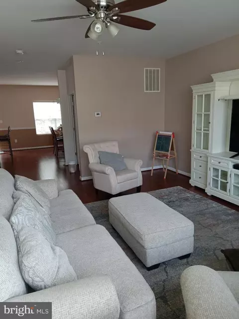 8543 Crooked Tree Ln, Laurel, MD 20724 photo 3