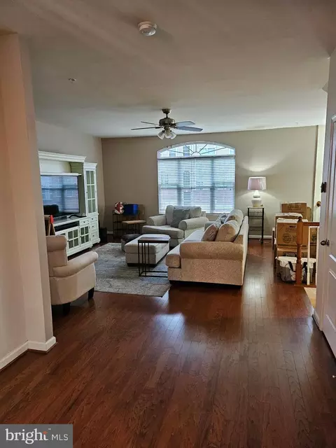8543 Crooked Tree Ln, Laurel, MD 20724 photo 2