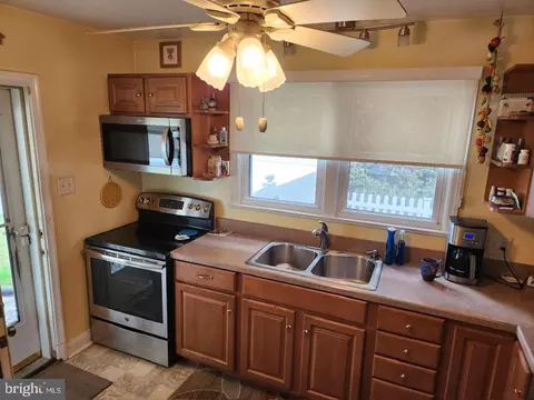 8458 Bedford Rd, Pasadena, MD 21122 photo 6