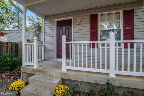 705 203rd St, Pasadena, MD 21122 photo 4