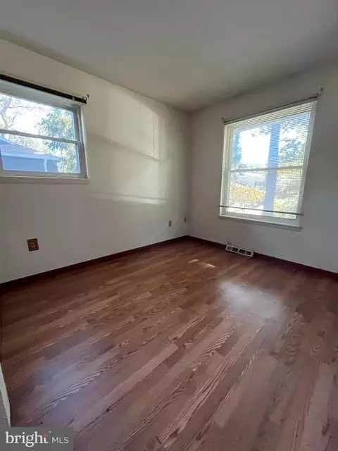 515 Oak Rd, Pasadena, MD 21122 photo 7