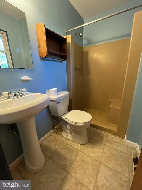 515 Oak Rd, Pasadena, MD 21122 photo 6