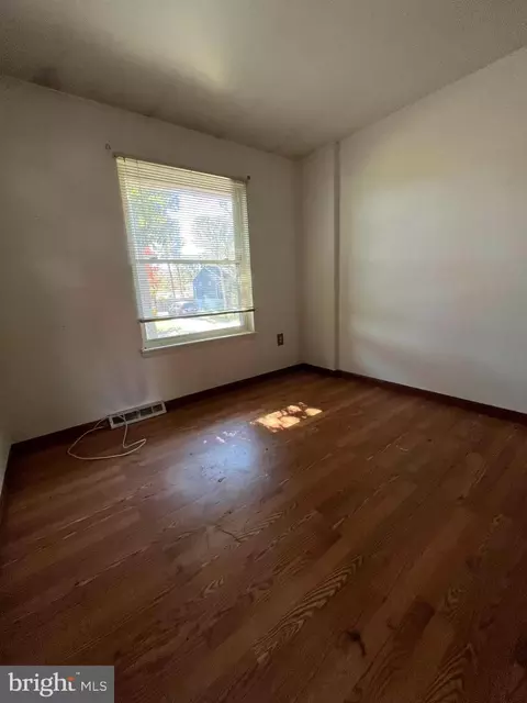 515 Oak Rd, Pasadena, MD 21122 photo 9