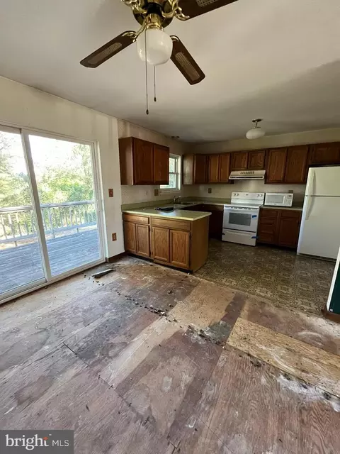 515 Oak Rd, Pasadena, MD 21122 photo 4