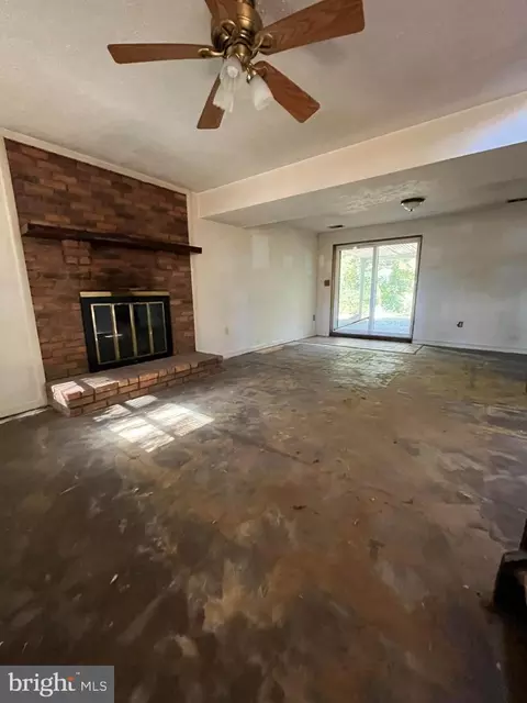 515 Oak Rd, Pasadena, MD 21122 photo 11
