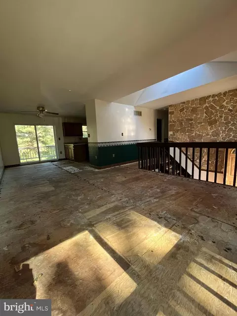 515 Oak Rd, Pasadena, MD 21122 photo 3