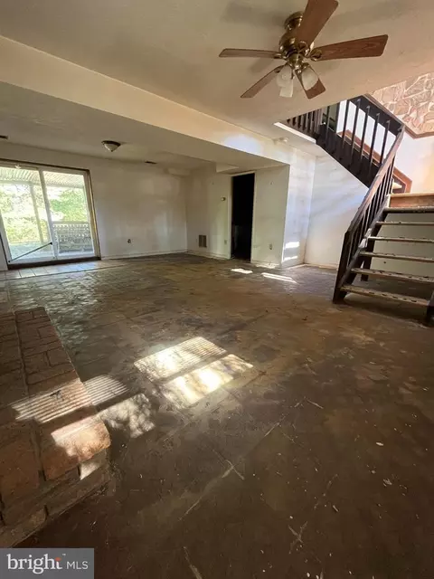 515 Oak Rd, Pasadena, MD 21122 photo 10