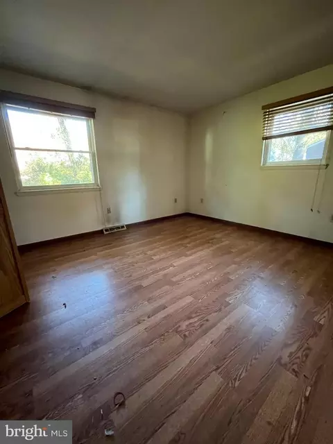 515 Oak Rd, Pasadena, MD 21122 photo 5