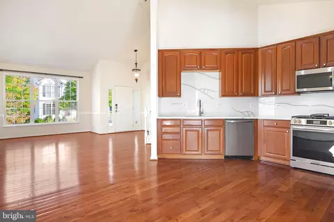 8027 Flora Ln, Pasadena, MD 21122 photo 3