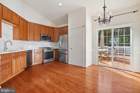 8027 Flora Ln, Pasadena, MD 21122 photo 2