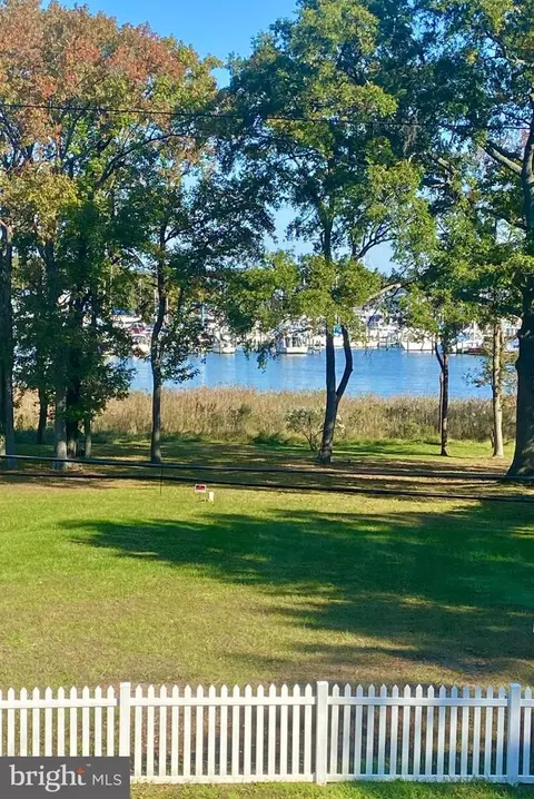 1047 Old Turkey Point Rd, Edgewater, MD 21037 photo 2