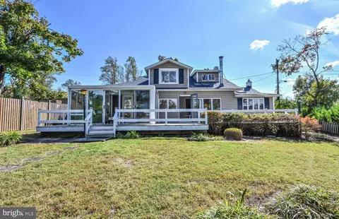348 Riverside Rd, Edgewater, MD 21037