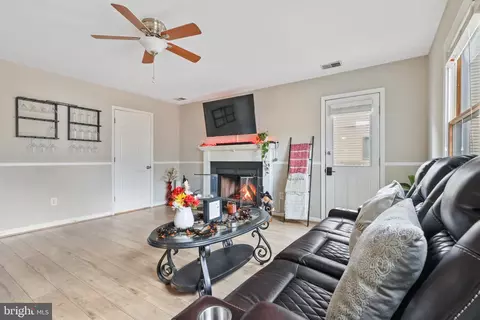 Living - 1207 Juniper St, Shady Side, MD 20764 photo 2 of 9