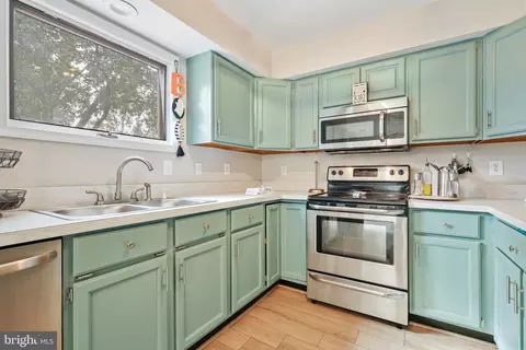 Kitchen - 1207 Juniper St, Shady Side, MD 20764 photo 4 of 4