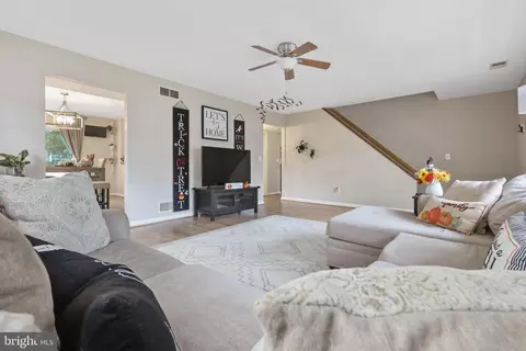 Living - 1207 Juniper St, Shady Side, MD 20764 photo 8 of 9