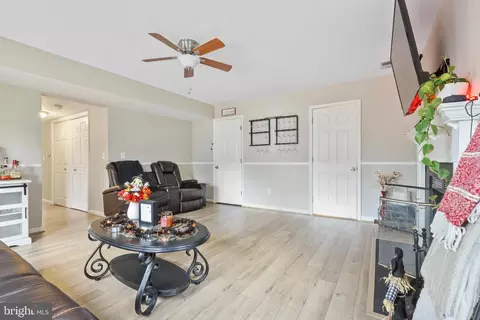 Living - 1207 Juniper St, Shady Side, MD 20764 photo 3 of 9