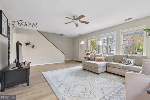 Living - 1207 Juniper St, Shady Side, MD 20764 photo 7 of 9