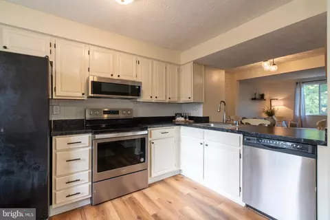 8103 Tower Bridge Dr, Pasadena, MD 21122 photo 5