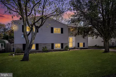8923 Park South Dr, Glen Burnie, MD 21061
