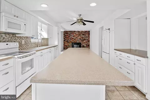 8333 Sail Ct, Pasadena, MD 21122 photo 6