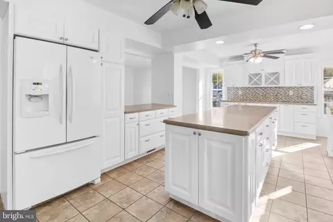 8333 Sail Ct, Pasadena, MD 21122 photo 9