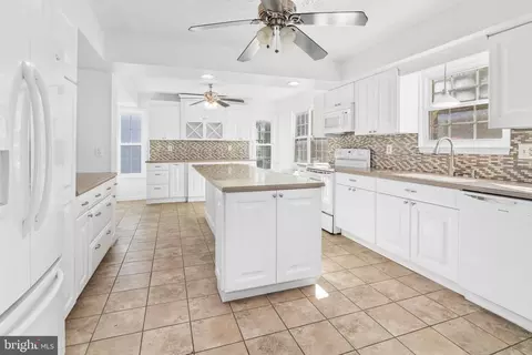 8333 Sail Ct, Pasadena, MD 21122 photo 8