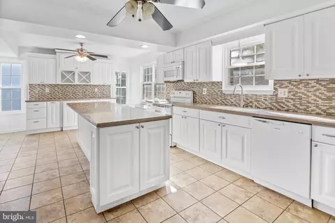 8333 Sail Ct, Pasadena, MD 21122 photo 10