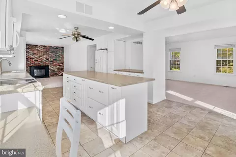 8333 Sail Ct, Pasadena, MD 21122 photo 4