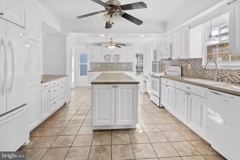 8333 Sail Ct, Pasadena, MD 21122 photo 11