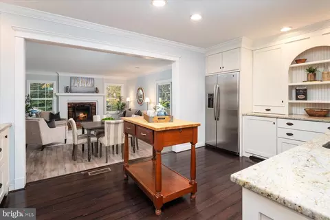 102 Pine Dr, Annapolis, MD 21403