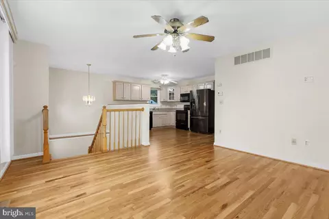 935 8th St, Pasadena, MD 21122 photo 9