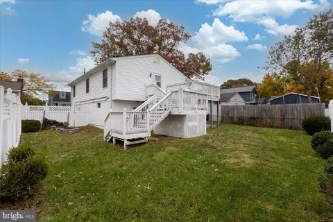 935 8th St, Pasadena, MD 21122 photo 4