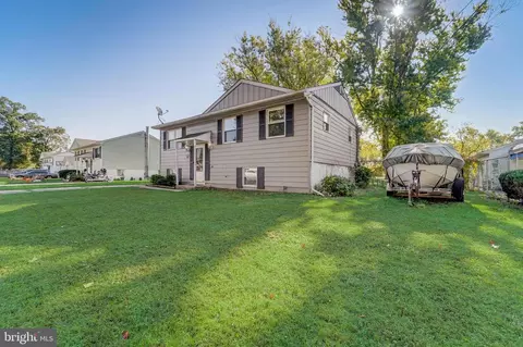 757 215th St, Pasadena, MD 21122