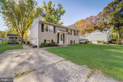 757 215th St, Pasadena, MD 21122 photo 2