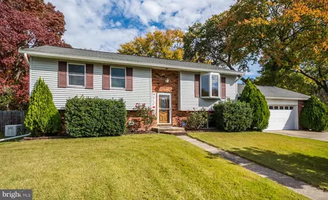 1214 Farmview Rd, Pasadena, MD 21122