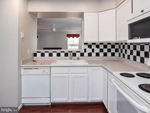 8107 Gray Stone Ln, Pasadena, MD 21122 photo 8