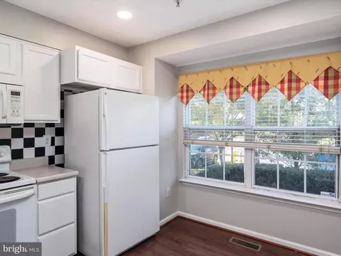 8107 Gray Stone Ln, Pasadena, MD 21122 photo 7