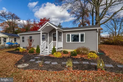 1696 Grandview Rd, Pasadena, MD 21122