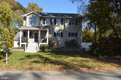 2520 229th St, Pasadena, MD 21122