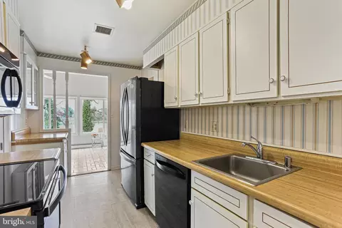 Kitchen - 212 Granada Rd, Pasadena, MD 21122 photo 2 of 3