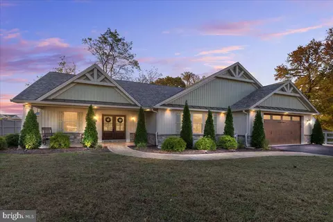 7825 Appletree Rd, Pasadena, MD 21122