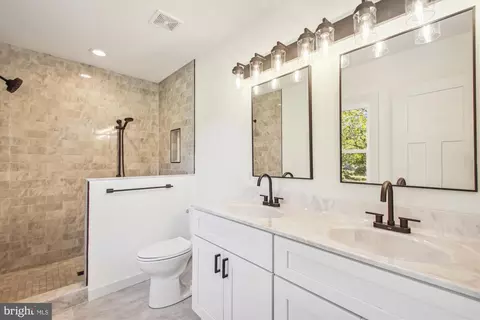 Bath - 1538 Warfield Rd, Edgewater, MD 21037 photo 1 of 2