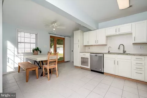 4238 Carvel Ln, Edgewater, MD 21037 photo 8