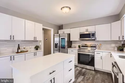 Kitchen - 8089 Forest Glen Dr, Pasadena, MD 21122 photo 2 of 4