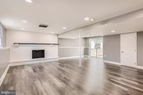 Living - 8089 Forest Glen Dr, Pasadena, MD 21122 photo 3 of 4