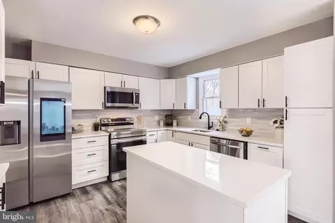 Kitchen - 8089 Forest Glen Dr, Pasadena, MD 21122 photo 1 of 4