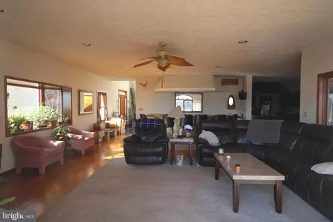 Living - 4831 Idlewilde Rd, Shady Side, MD 20764 photo 4 of 4