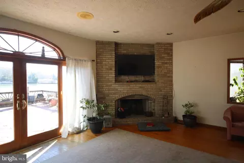 Living - 4831 Idlewilde Rd, Shady Side, MD 20764 photo 3 of 4
