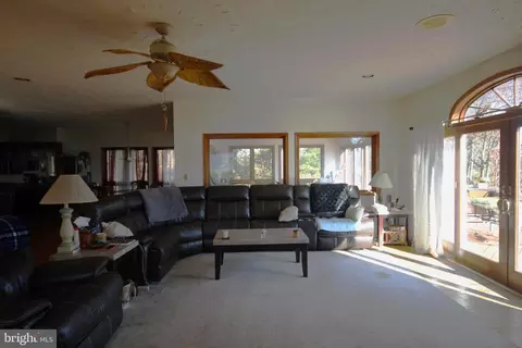 Living - 4831 Idlewilde Rd, Shady Side, MD 20764 photo 2 of 4
